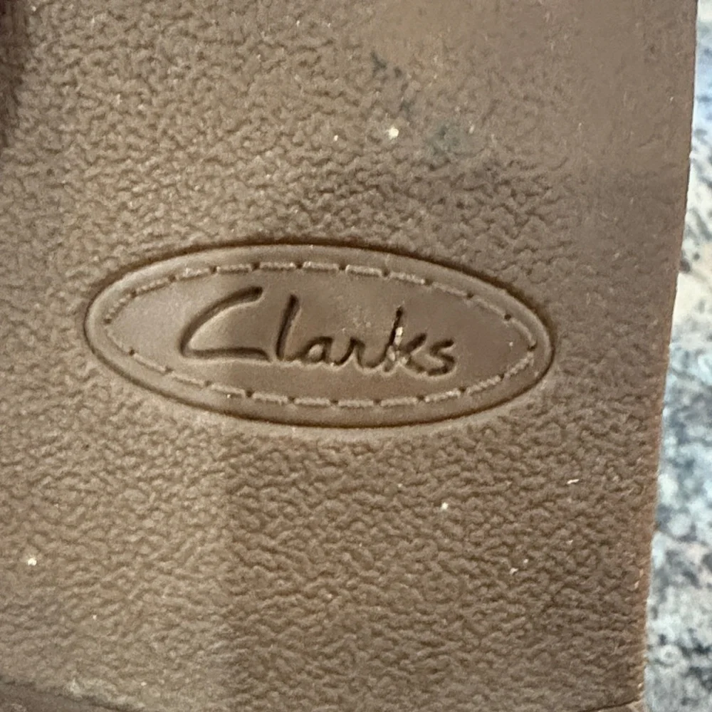 Clarks elegant dark
